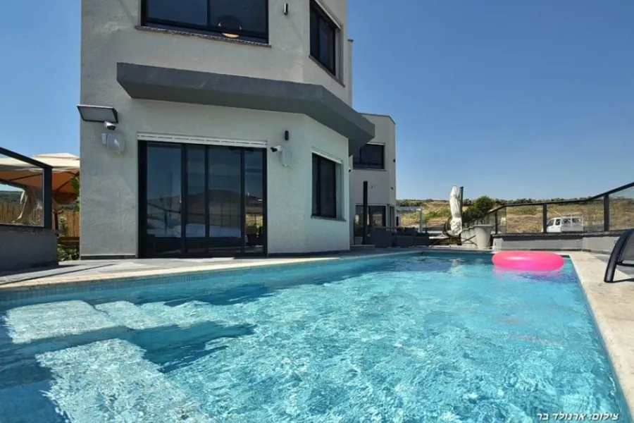 Dream House – בריכה מחוממת ליד הבית
