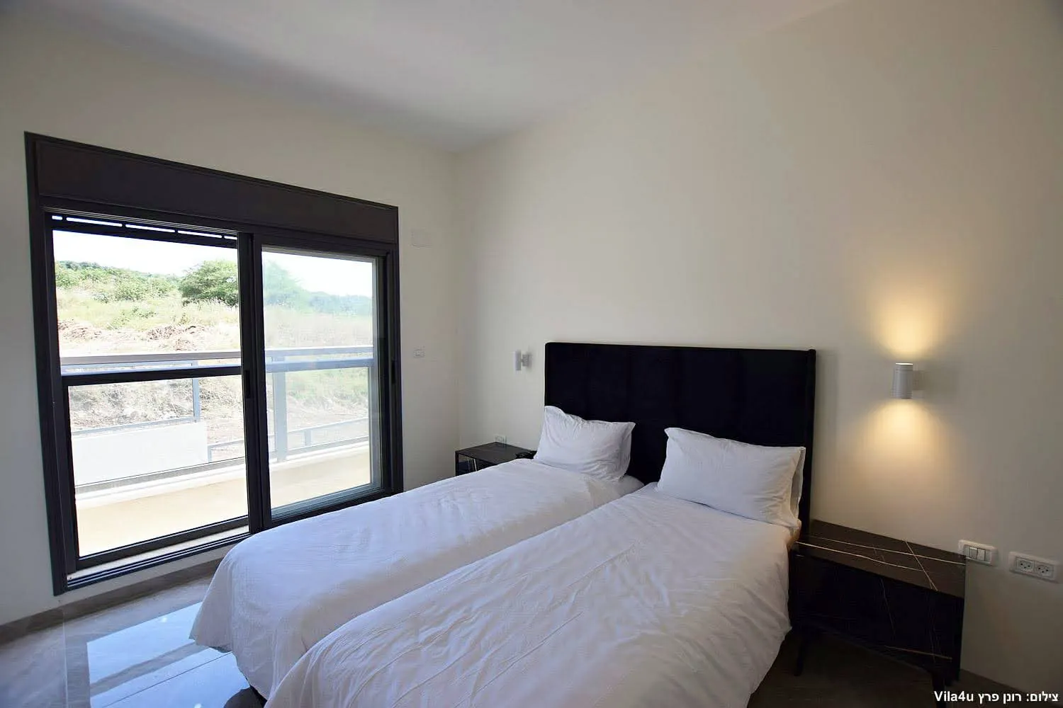 Kinneret House – חדר שינה עם מרפסת ונוף
