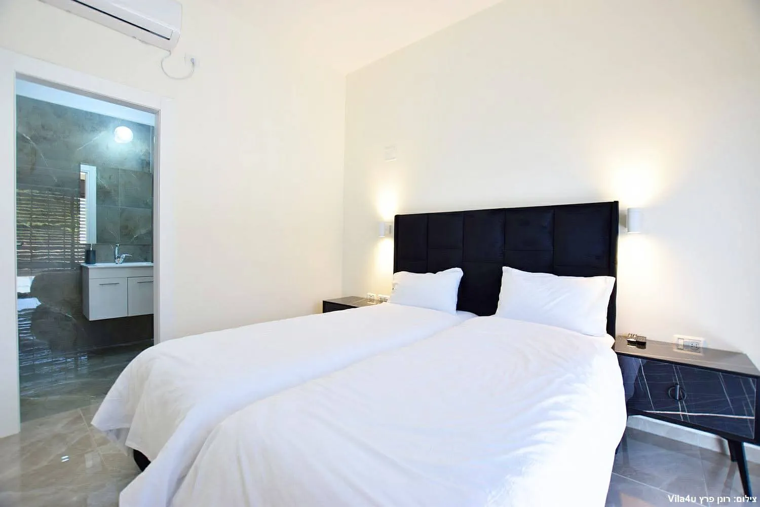 Kinneret House – חדר שינה עם מקלחת צמודה
