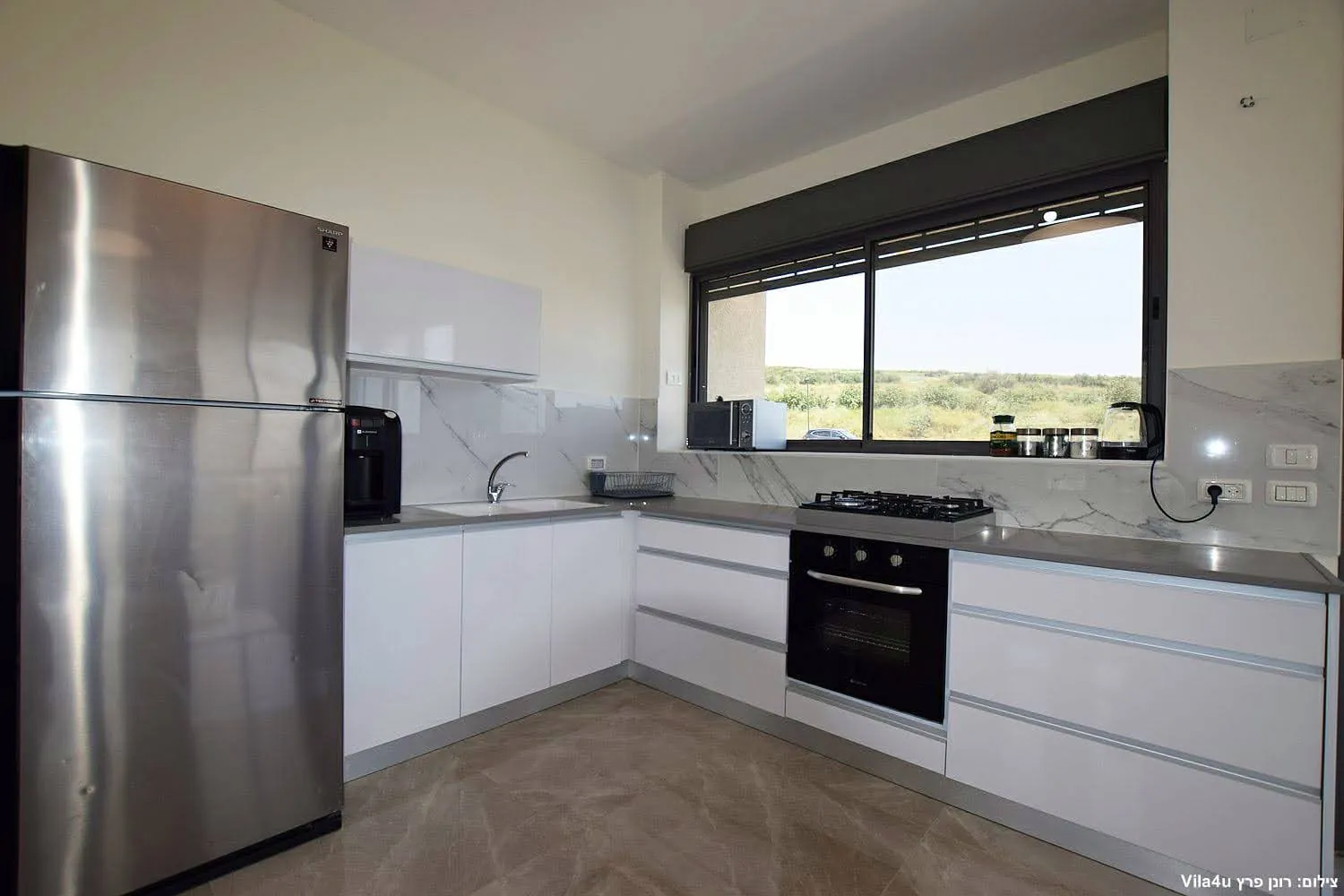 Kinneret House – מטבח מאובזר עם מקרר גדול ותנור