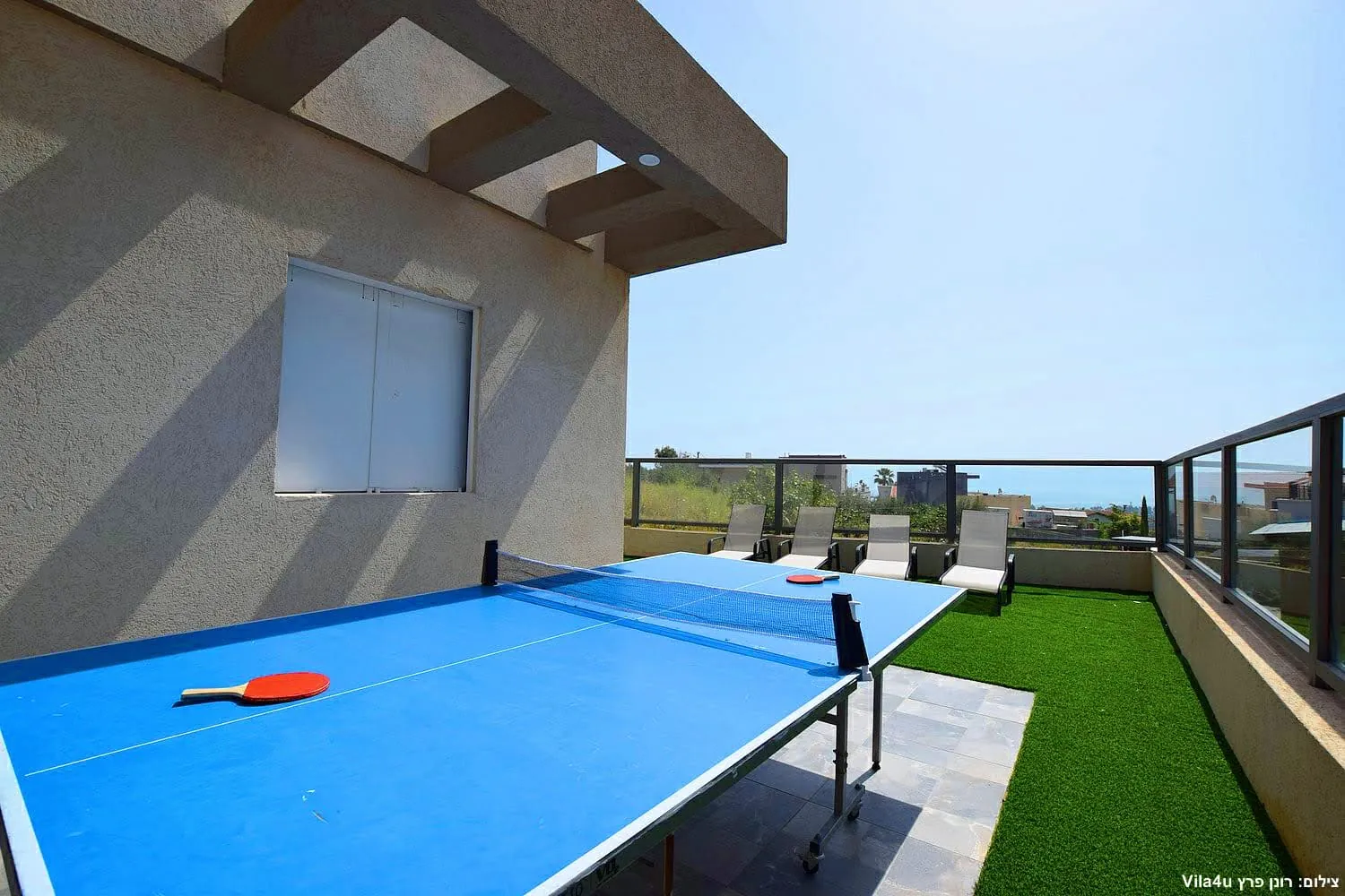 Kinneret House – שולחן פינג פונג בחצר